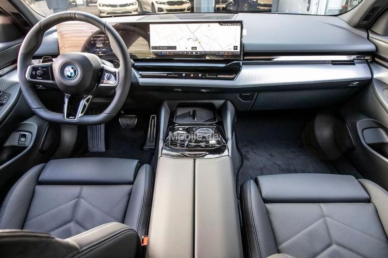 BMW 5-SERIE Touring 530e xDrive M-SPORT ** LED, NAVI+, LEDER, 19-inch LMV, ALARM, M-ONDERSTEL ** 1e EIG - UNFALLFREI - ¤ 17.900,= onder NP ** ** INFORMEER OOK NAAR ONZE AANTREKKELIJKE FINANCIAL-LEASE TARIEVEN **