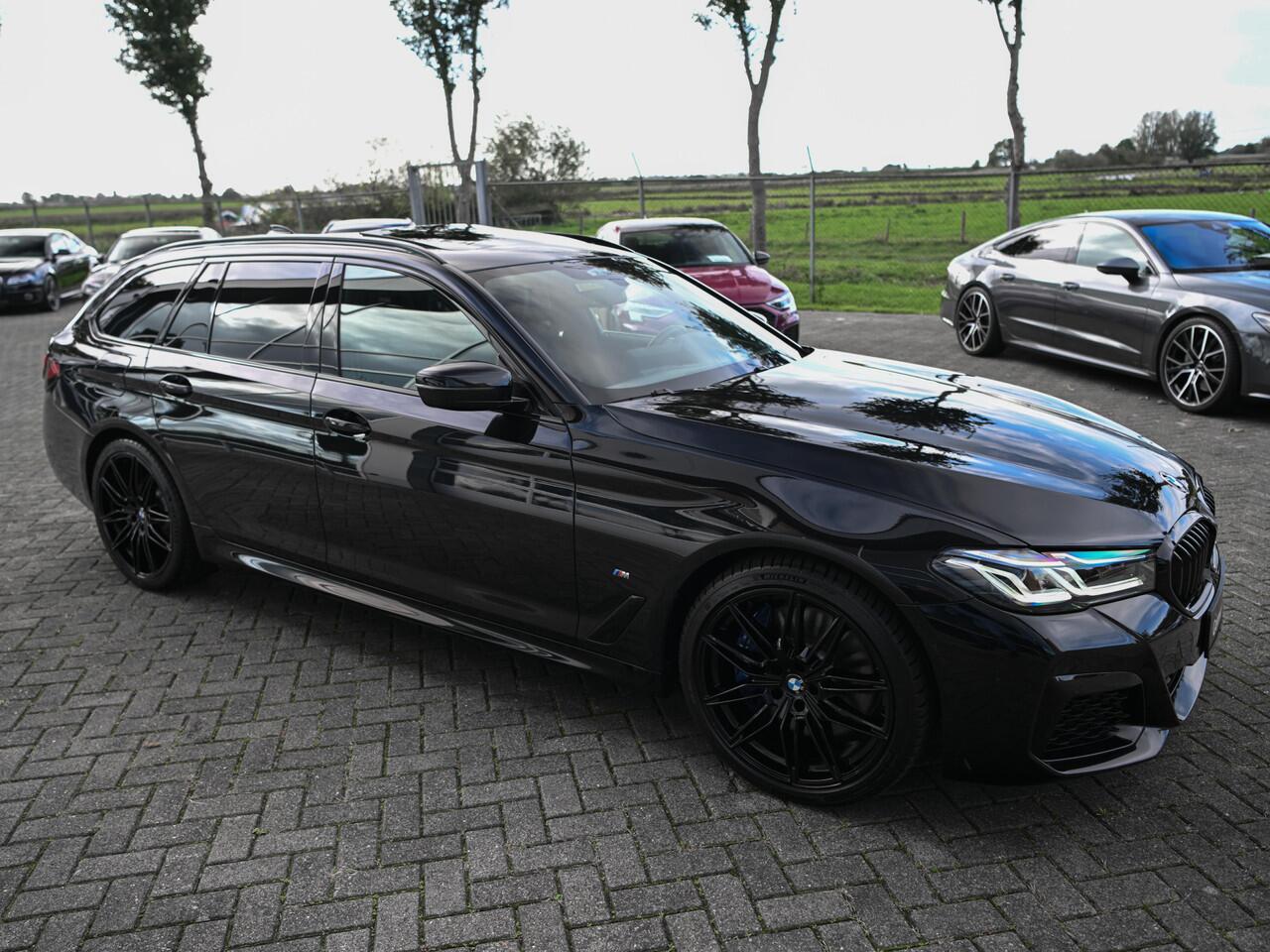 BMW 5-SERIE Touring 540d xDrive 340pk M-Sportpakket Head-Up Laser-Led Comf-Zetels Keyless