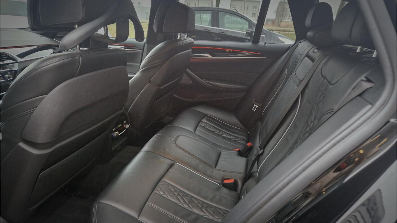 BMW 5-SERIE Touring 520d High Executive ACC / M-Pakket / Virtual display / Stoel verwarming & verkoeling / Carplay / Memory