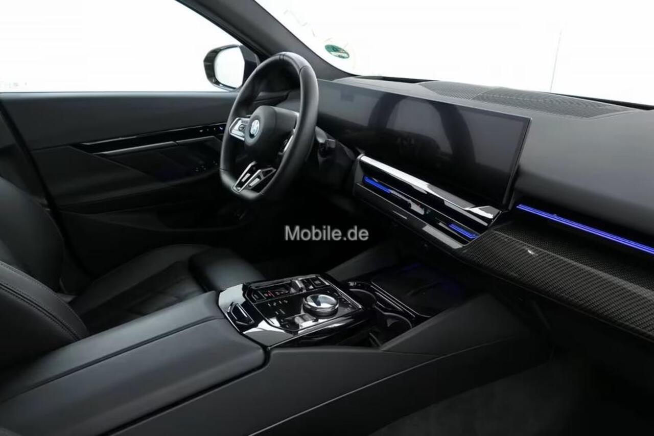 BMW 5-SERIE Touring 520iA M-SPORT ** ADAPT. LED, LEDER, PANORAMA, TREKH, H&K SOUND, DR. ASS+ ** 1e EIG - UNFALLFREI ** ** INFORMEER OOK NAAR ONZE AANTREKKELIJKE FINANCIAL-LEASE TARIEVEN **