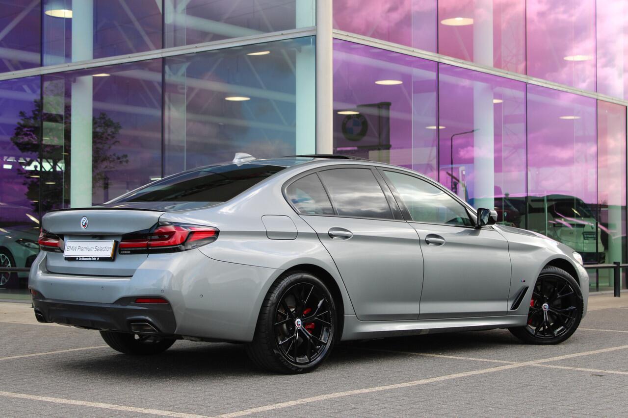 BMW 5-SERIE 530e High Executive M Sport Automaat / Schuif-kanteldak / Trekhaak / Laserlight / Achteruitrijcamera / Stoelventilatie / Head-Up / Active Steering