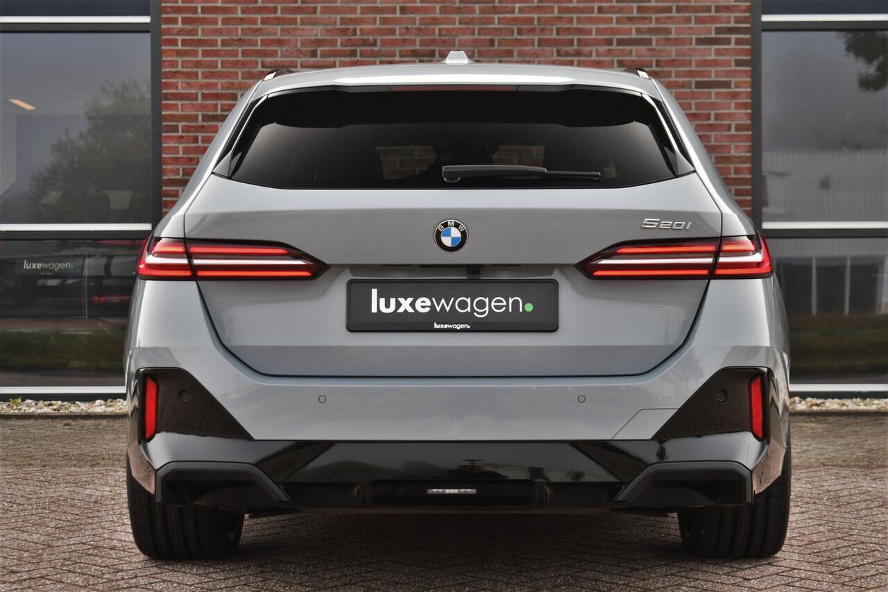 BMW 5-SERIE Touring 520i M-Sport Pano Trekh 21inch Brooklyngrau ACC 360 H/K HUD Stoelventilatie