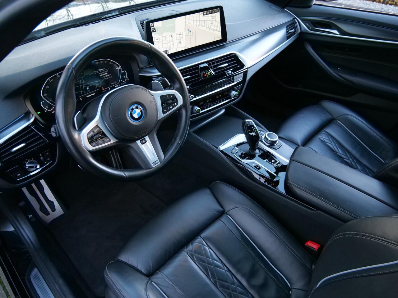 BMW 5-SERIE 520e Business Edition Plus 204 Pk Automaat Navi / Leer / Schuidak / Camera / Apple Carplay / M-pakket