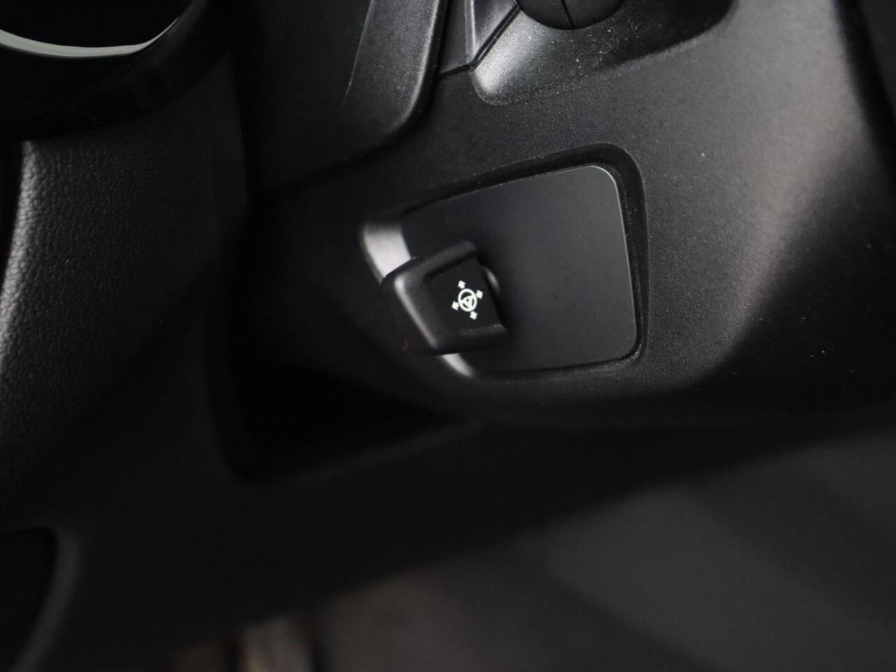 BMW 5-SERIE 520i M Sport | Leder | Stoelverwarming | Carplay | 19'' | Sportstoelen | Live Cockpit | Navigatie | Parkeerhulp | Adaptief LED | Memory | Keyless start