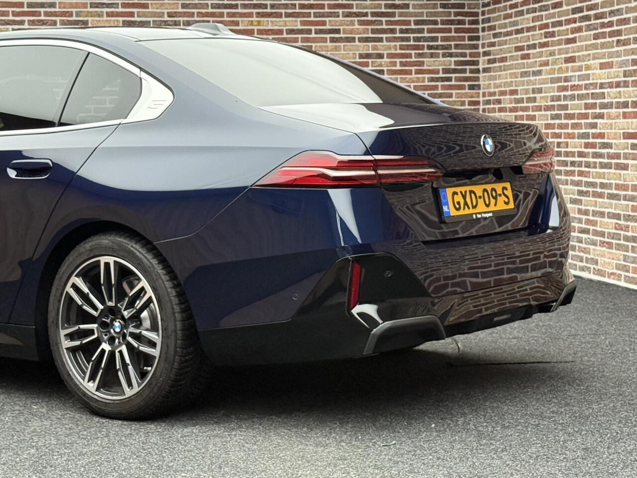 BMW 5-SERIE 520i M Sport Led Camera Harman Kardon BTW Headup