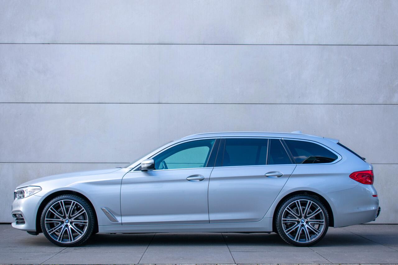 BMW 5-SERIE Touring 520i High Executive Edition -Luchtvering-Trekhaak-20"-DAB-Leder-