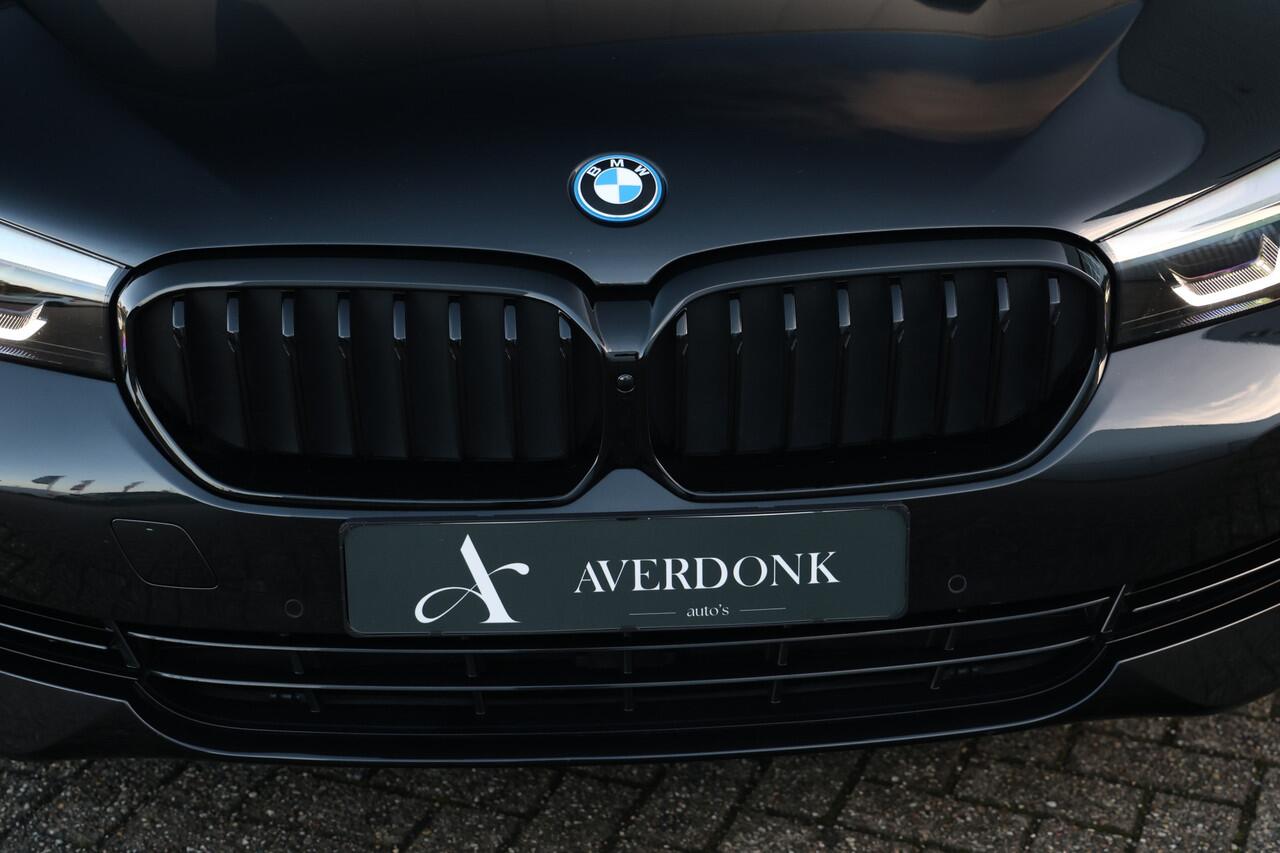 BMW 5-SERIE Touring 530e Executive 292PK NAP|Sportstoelen|Stoelv|Black Ed|Plug in