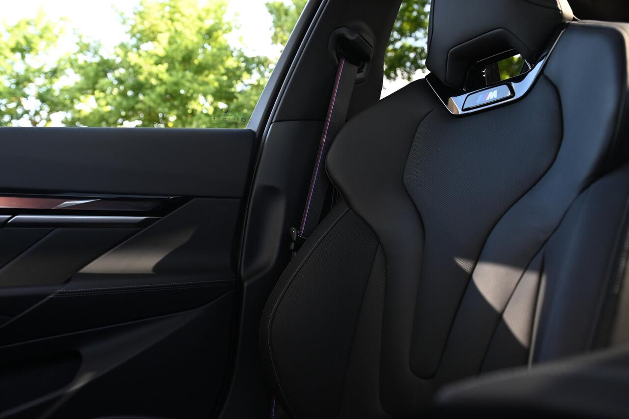 BMW 5-SERIE Touring 530e M Sport Automaat / Trekhaak / Adaptieve LED / Stoelventilatie / Parking Assistant / Stoelverwarming / M Sportonderstel