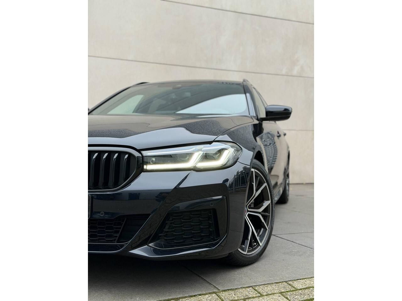 BMW 5-SERIE Touring 520i Business Edition Plus M Sport-Pano-19"-Head up-Trekhaak-Leer