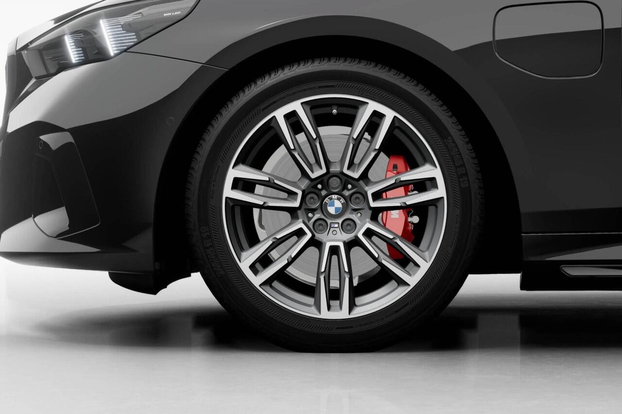 BMW 5-SERIE Sedan 530e | M Sport Pro | Innovation Pack | Comfort Pack | Travel Pack