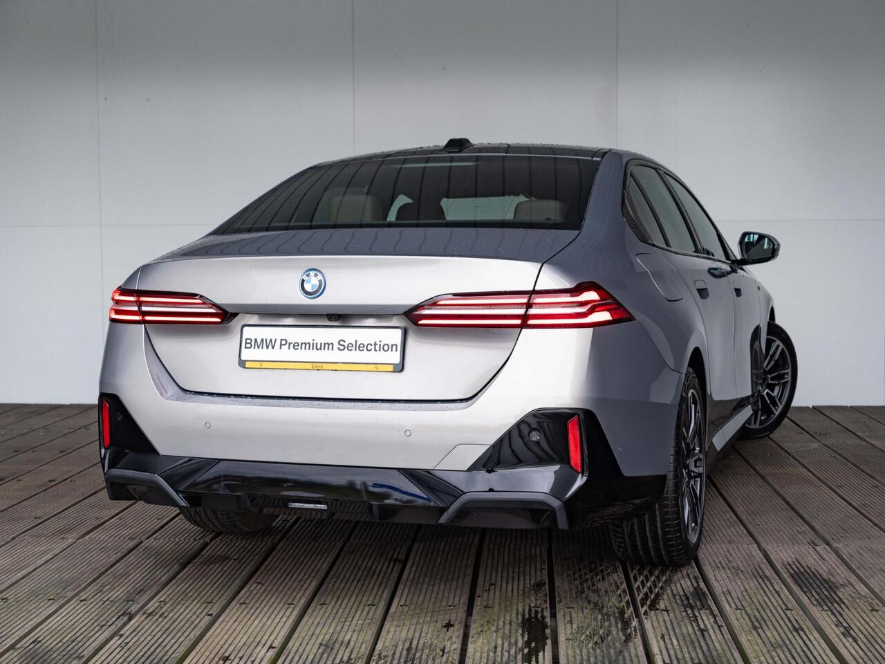 BMW 5-SERIE Sedan 530e | M Sportpakket | Innovation Pack | Travel Pack