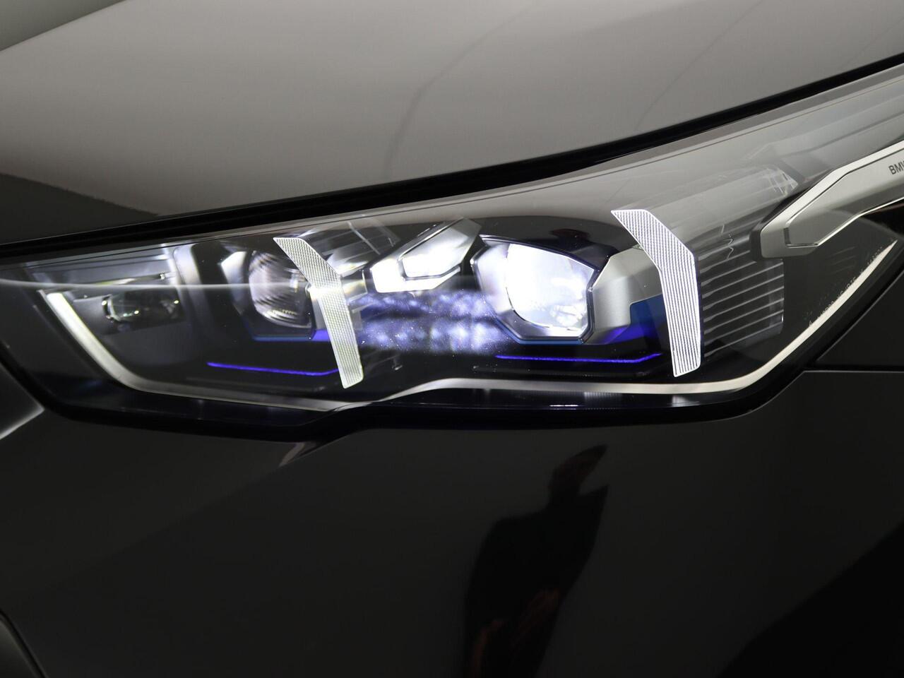 BMW 5-SERIE Sedan 530e M Sportpakket | Comfort Pack | Stuurwielrand Verwarmd | Trekhaak | Comfortstoelen | Driving Assistant | 4-zone airconditioning | 20''