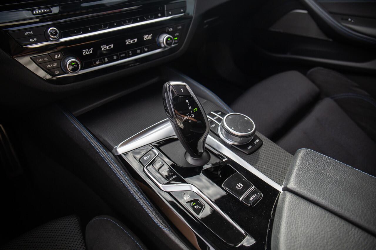 BMW 5-SERIE Touring 530e High Executive M-Sport , Panoramadak, Harman/Kardon, Adaptive cruise, Trekhaak,