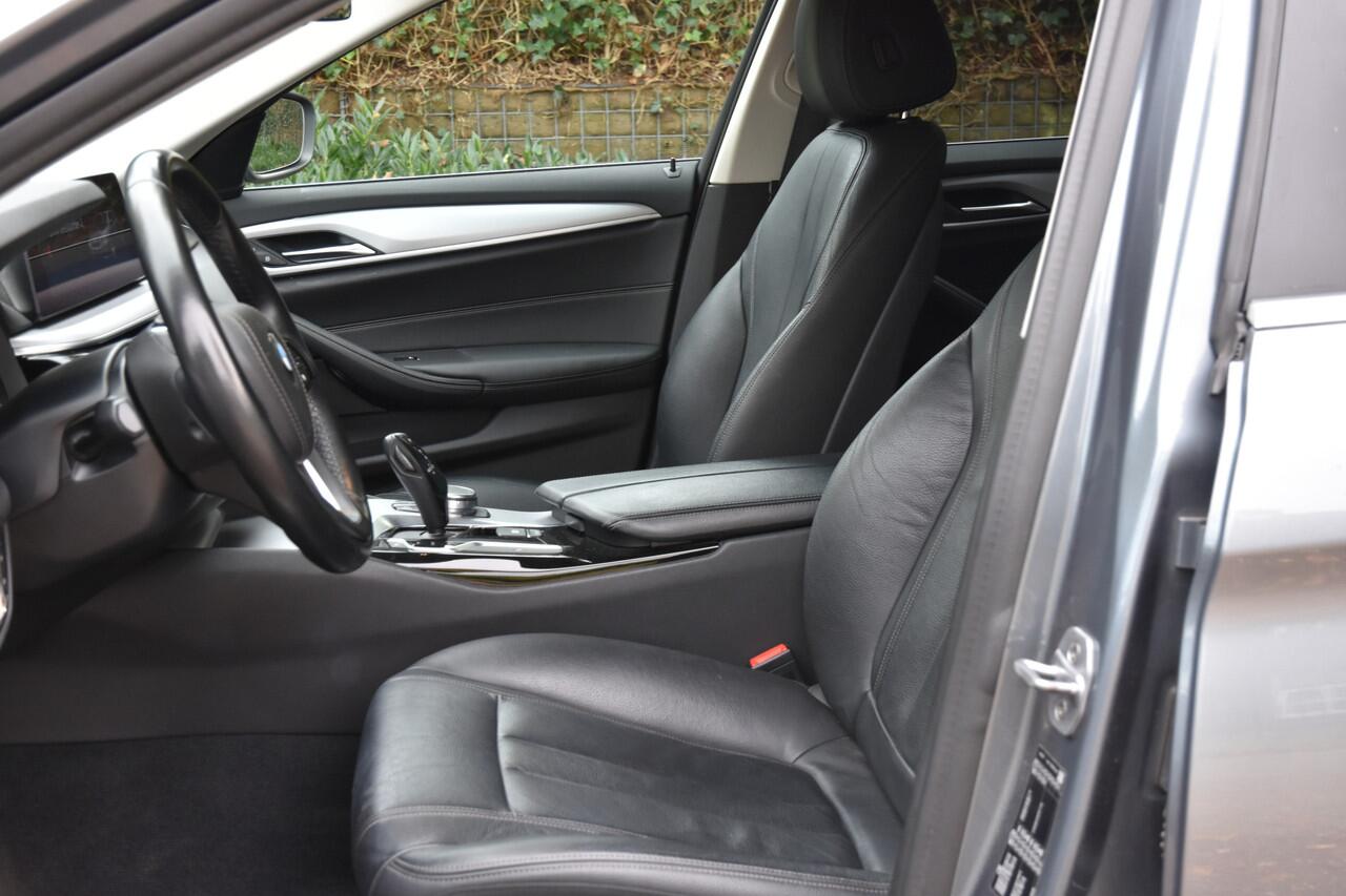 BMW 5-SERIE Touring 520i Executive Edition | CARPLAY | LEDER | ELEK. TREKHAAK