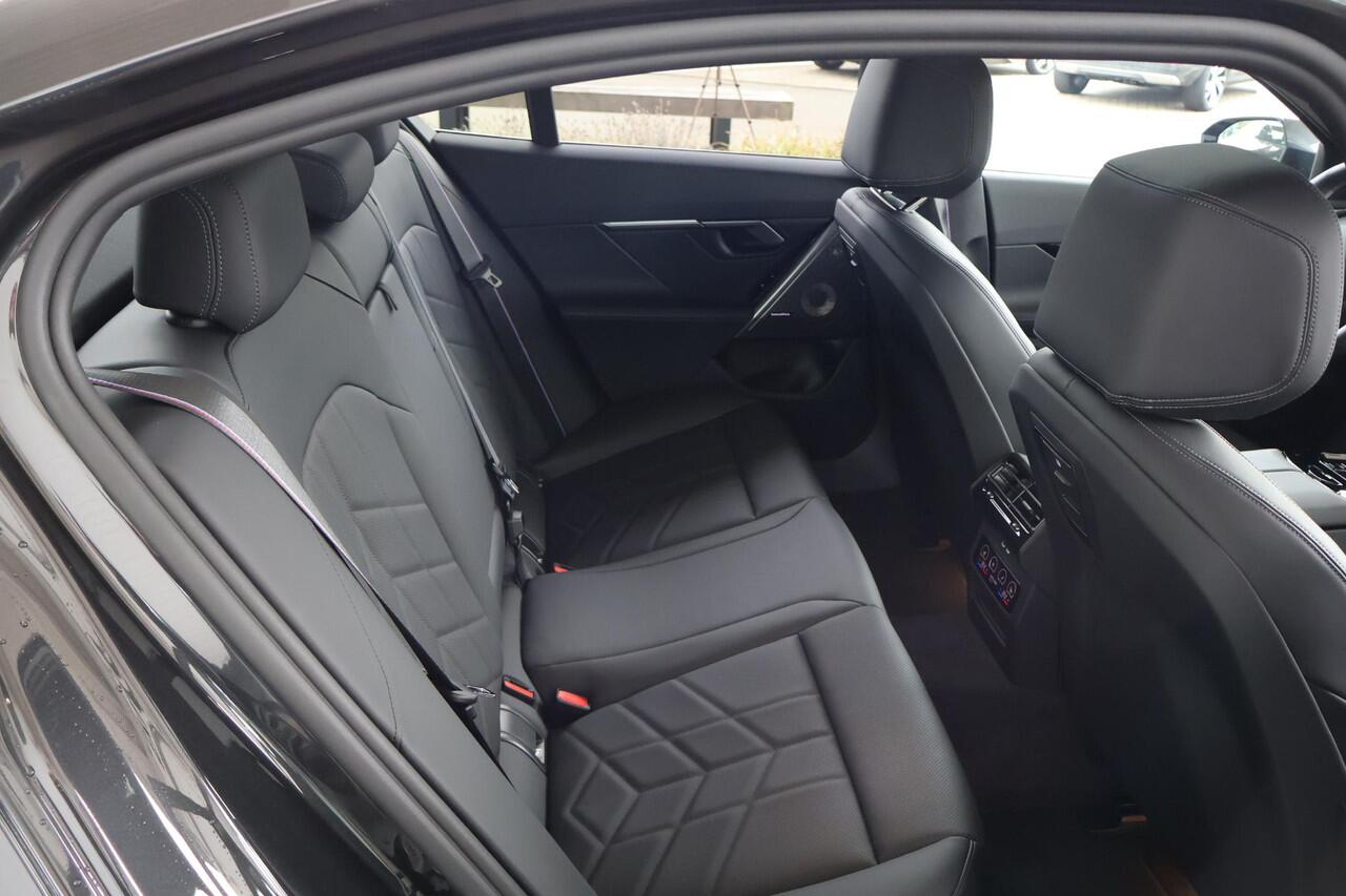 BMW 5-SERIE 530e Sedan | M Sport Edition | M Sportpakket Pro | Equipment Pack Pro | Travel Pack | Comfort Pack