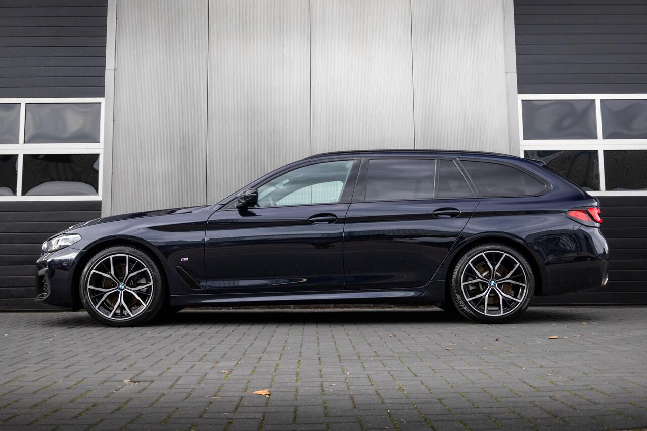 BMW 5-SERIE Touring 520d 191 pk High Executive M-Sportpakket / Facelift/ Sport-Stoelen/ Stoel.Verw/ Adap.Cruise/ Stuur.Verw/ Apple-Carplay/ Camera/ 19 '' LMV