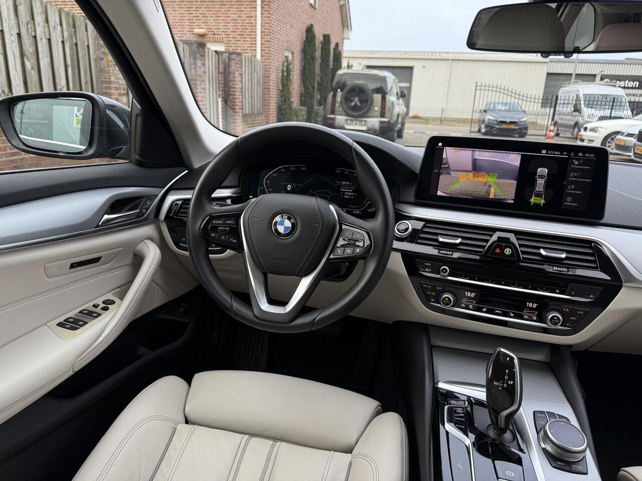 BMW 5-SERIE Touring 520i Comfortzetels/Laser/Org. NL