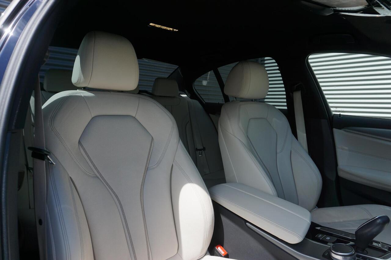 BMW 5-SERIE 530e xDrive M Sportpakket | Entertainment | 19 inch M Dubbelspaak (styling 664M)in Orbit Grey | Pack BMW Head-Up Display | Harman Kardon Surround Sound Systeem |