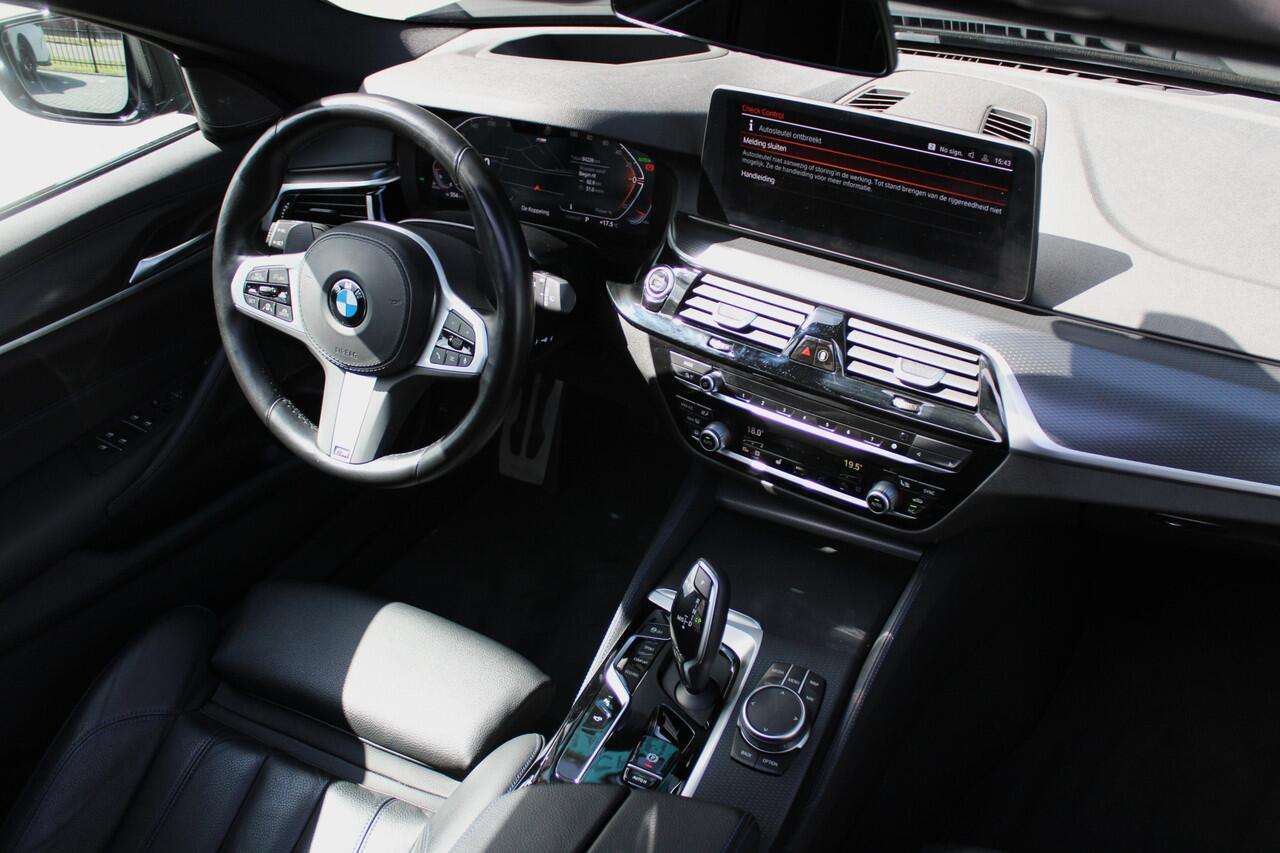 BMW 5-SERIE Touring 530d M-Sport - Trekhaak - Pano - Laser - HUD - 360 Camera - Keyless - Sportstoelen - H&K - Fabrieksgarantie - Rijklaar