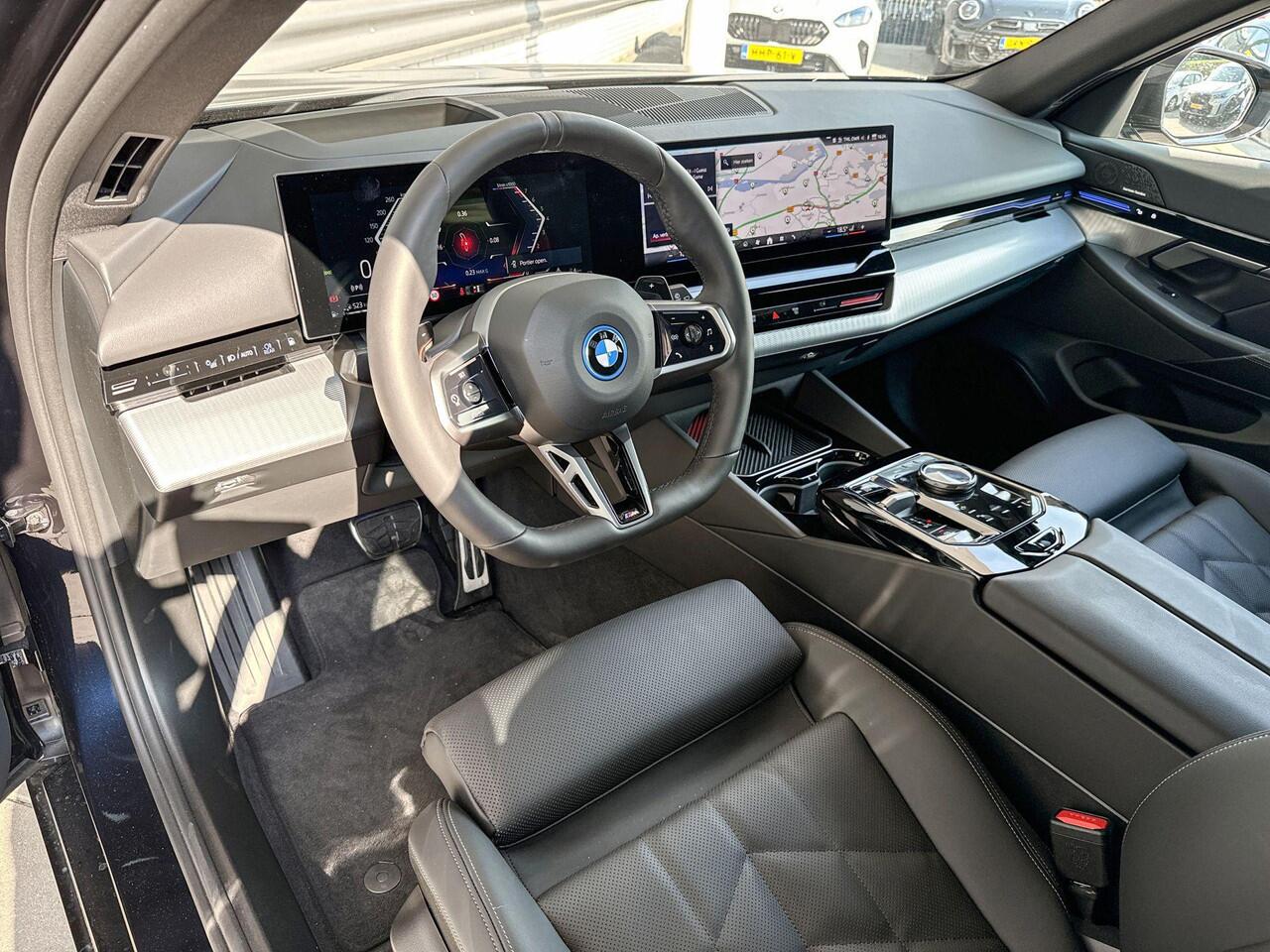 BMW 5-SERIE Touring 530e M Sportpakket Pro / Innovation Pack / Travel Pack / Comfort Pack