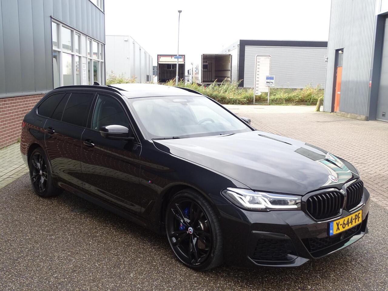 BMW 5-SERIE Touring 530e xDrive Business Edition Plus LASER KOPLAMPEN | HEAD-UP DISPLAY | PANORAMADAK | M-SPORT INTERIEUR | 360 CAMERA | WEGKLAPBARE TREKHAAK | DODEHOEK DETECTIE | ELEKTRISCHE STOELEN | STOEL/STUUR VERWARMING | FABRIEKSGARANTIE TOT MEI 2026 | NEDERLAN