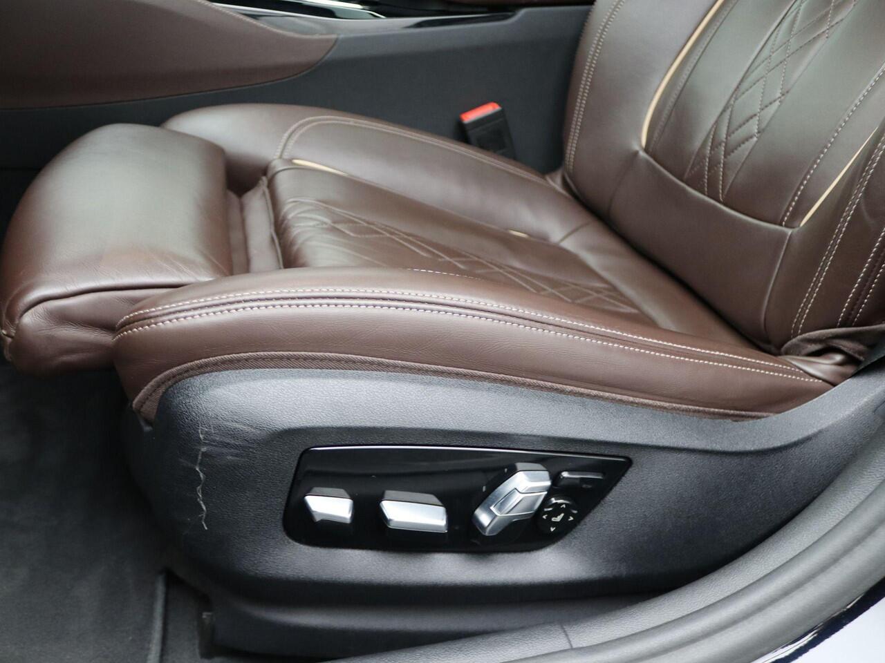 BMW 5-SERIE Touring 530e High Executive | M Sportpakket | Parking Pack | Trekhaak | Panoramadak | Laserlight | 18''