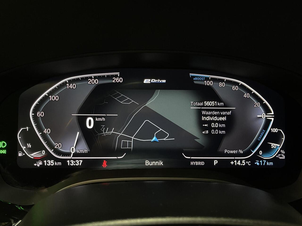 BMW 5-SERIE 530e Business Edition Plus M Sport 19"/Schuif-kanteldak/Trekhaak/Camera/Stoelverwarming + memory/PDC v+a/LED