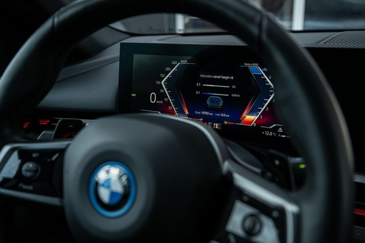 BMW 5-SERIE 530e xDrive M Sport Pro | Driving Ass. Prof. | Harman/Kardon | Keyless | Camera | Trekhaak | 20' Inch |