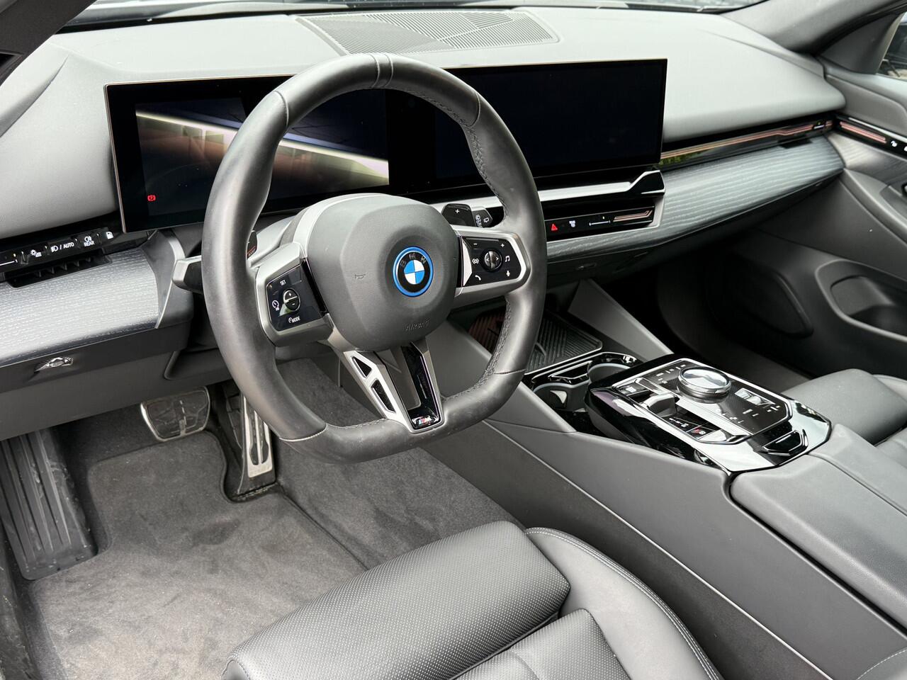 BMW 5-SERIE Touring 530e | M-Sport | Elek. Trekhaak | Camera | 20'' | Driv. Ass. Plus