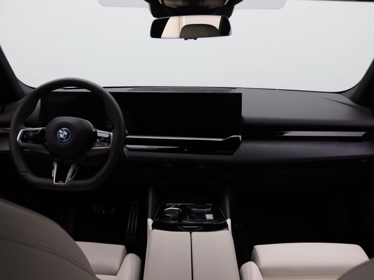 BMW 5-SERIE Touring 530e M Sportpakket Pro | Driving Assist Plus | Harman-Kardon | 19"