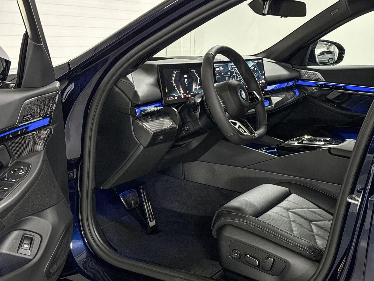 BMW 5-SERIE Sedan 550e xDrive | M-Sport Pro | Travel Pack | Innovation Pack | Comfort Pack | Driving Assistant Professional | Bowers&Wilkins | Panoramadak | Comfort Access | Trekhaak | Selections