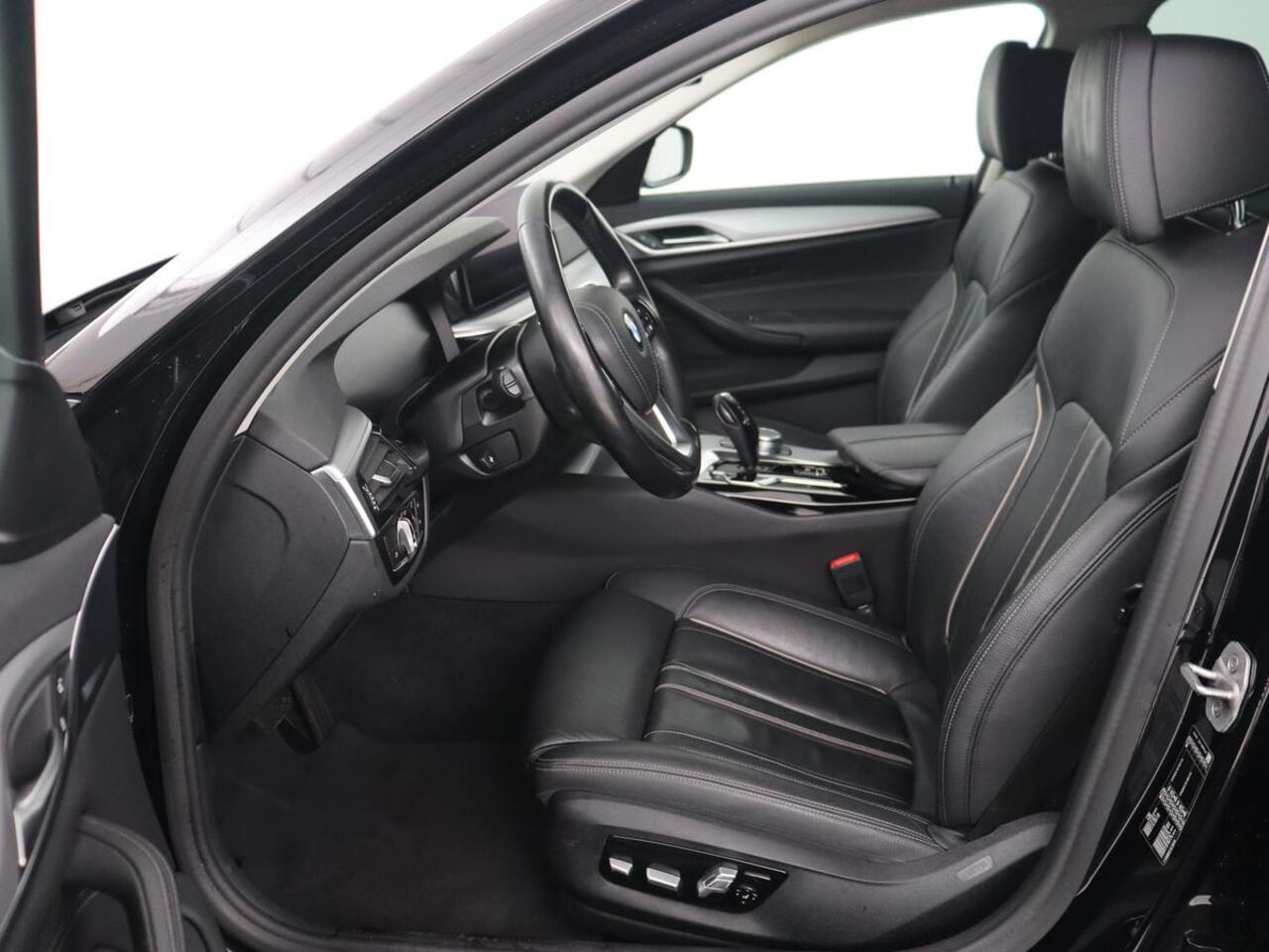 BMW 5-SERIE 520i Business Edition Plus | Nappaleder | Stoelverwarming | Carplay | Laserlicht | Navigatie | Live Cockpit | Parkeerhulp | Climate control | Comfortstoelen | Cruise control | Bluetooth