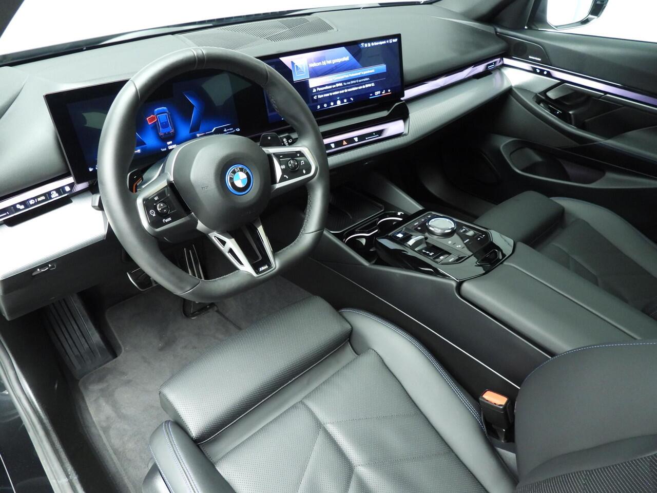 BMW 5-SERIE Touring 530e | M-Sportpakket | LED | Navigatie | Schuifdak | Trekhaak | Sportstoelen | DAB | Harman-kardon sound | Alu 19 inch