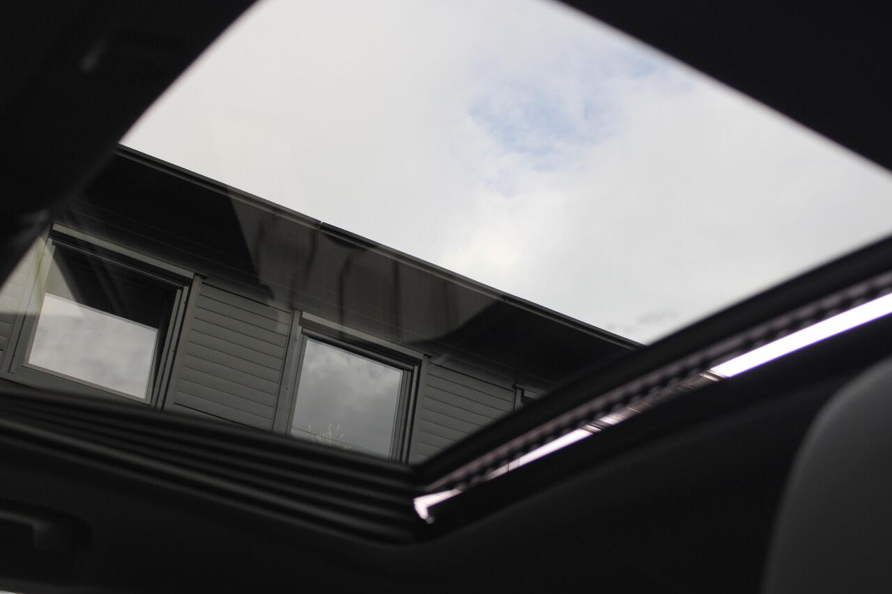 BMW 5-SERIE 520i Business Edition Plus M-Sport - Schuif kanteldak - Laserlight - 19 inch Goed onderhouden