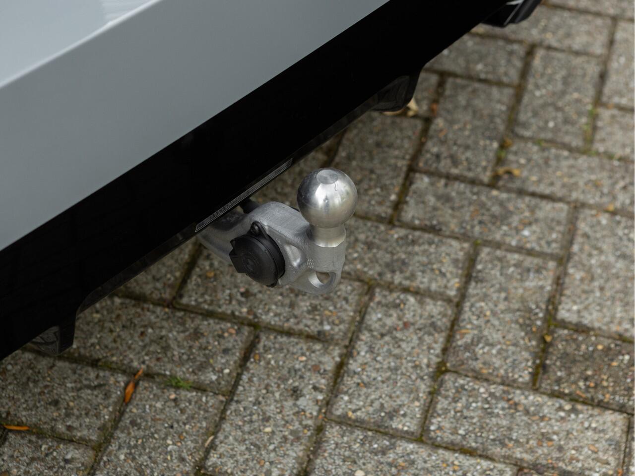 BMW 5-SERIE Touring 520d xDrive - M-Sport Pro - Pano - Trekhaak - ACC - Harman Kardon