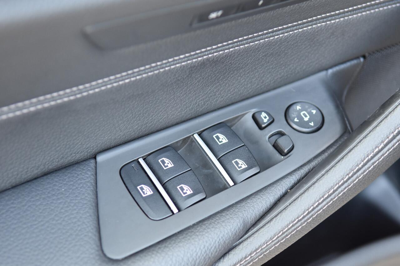 BMW 5-SERIE 540i xDrive High Executive * Comfortstoelen * M-Sportpakket * 1e Eigenaar * Dealeronderhouden *