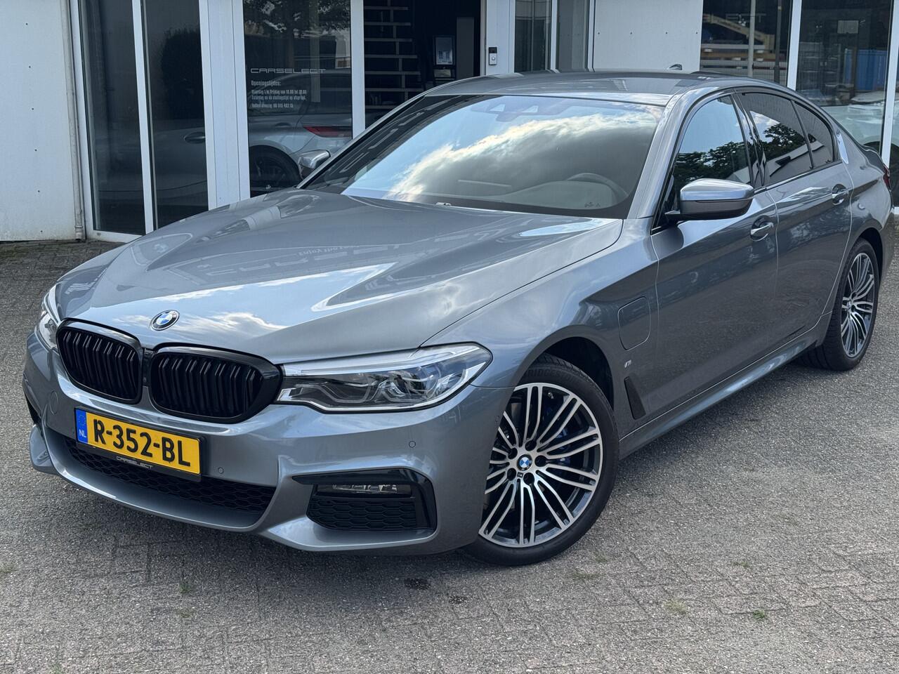 BMW 5-SERIE 530e xDrive iPerformance High Executive M Pakket, 360 Camera, Harman Kardon, Navigatie . Een proefrit levert het bewijs. Neem contact op en we maken een afspraak!