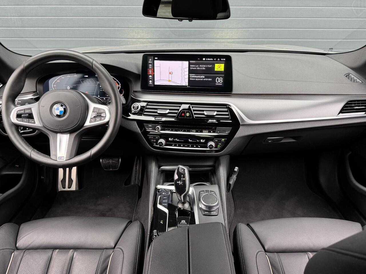 BMW 5-SERIE 520I BUSINESS EDITION PLUS I M-SPORT I TREKHAAK I SCHUIFDAK I ORIG. NEDERLANDS
