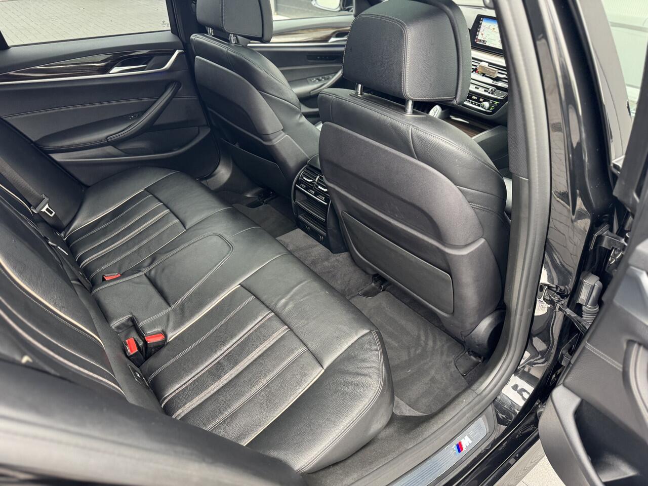 BMW 5-SERIE Touring 530i xDrive M Sport High Executive | Panorama | HUD | 19" | Keyless