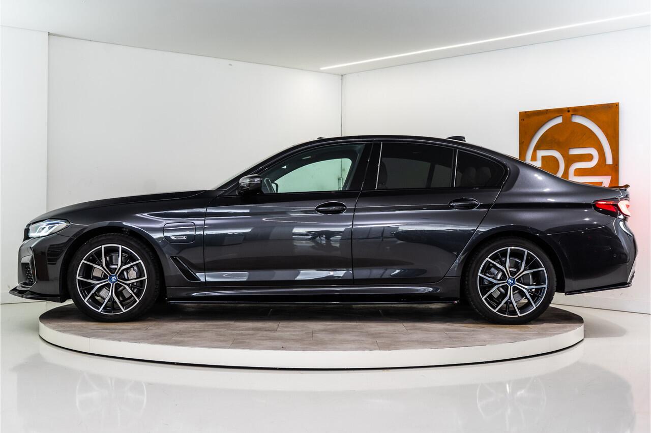 BMW 5-SERIE 530e High Executive M-Sport 300PK | Laser | Pano | Leder | Sfeer | 12 MND Garantie