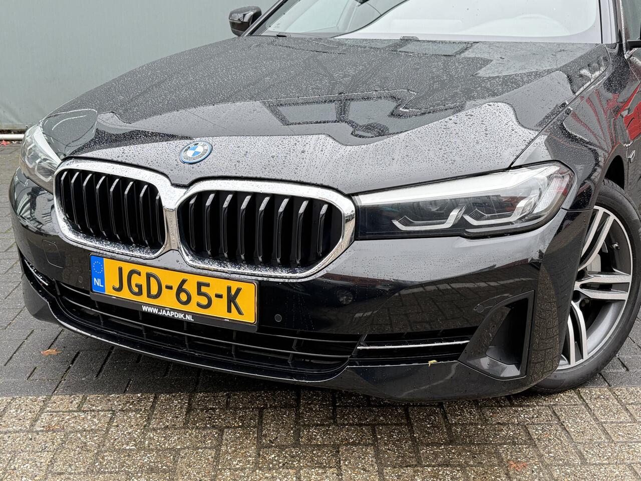 BMW 5-SERIE Touring BWJ 2022 530e 259PK High Executive AUTOMAAT | TREKHAAK WEGKL. | STOEL + STUUR VERW. | FULL LED | CARPLAY & ANDROID | CAMERA | NAVI | CLIMA | CRUISE | LMV | PDC