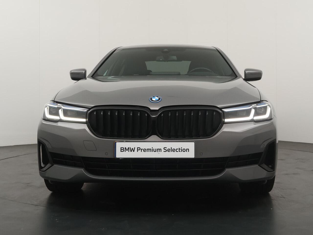 BMW 5-SERIE 520e Business Edition Plus | Stoel-stuur verwarming | Panoramadak | Laserlicht | Head-Up | Harman/Kardon |