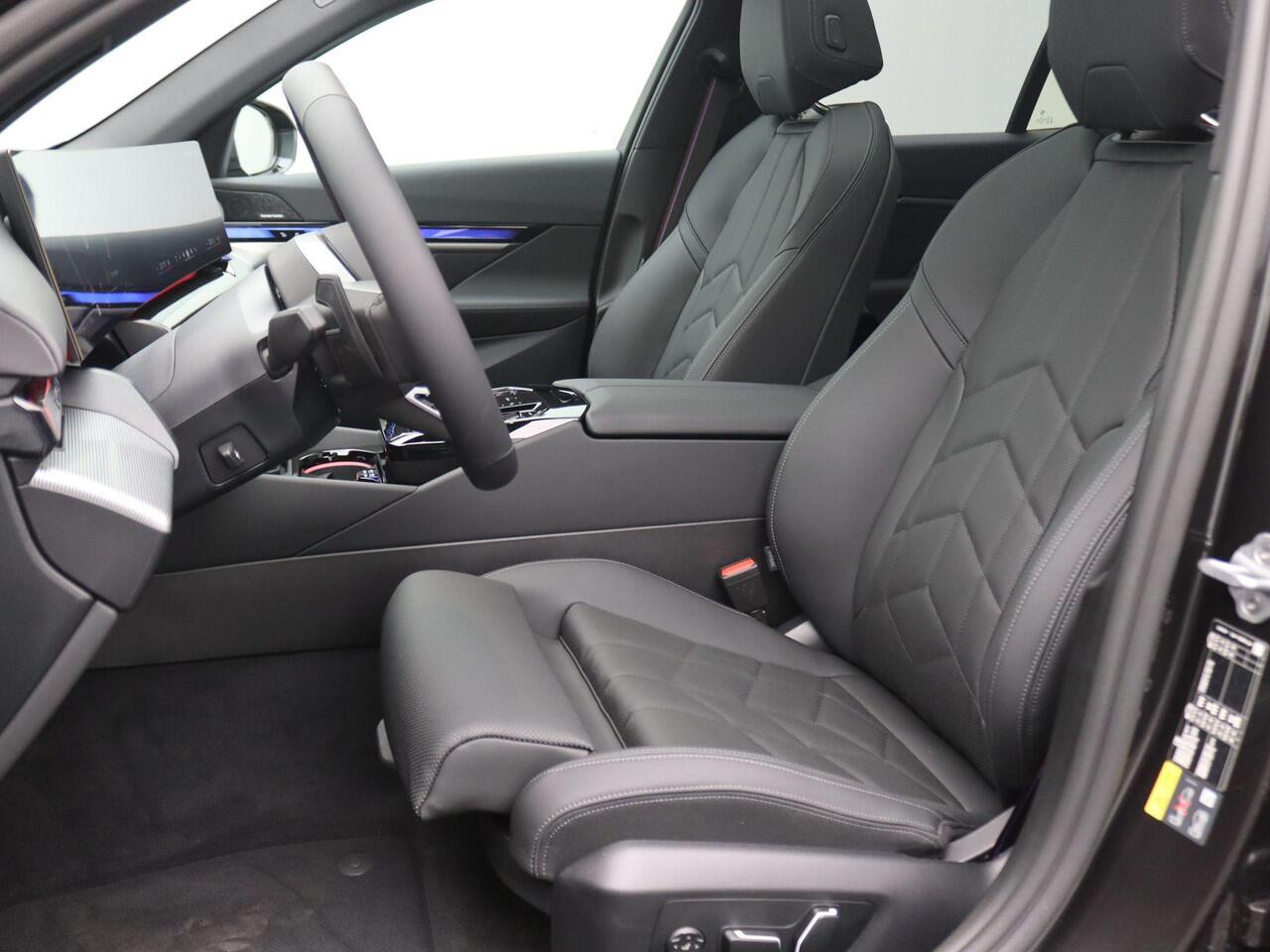 BMW 5-SERIE Touring 530e M Sport Pro Edition 299PK AUT. Panoramadak, Keyless, Memorystoel, Head-Up Display, Elektr. Achterklep, Stoelverwarming+Koeling, Stuurverwarming, Volleder, Trekhaak, 21" LM Velgen