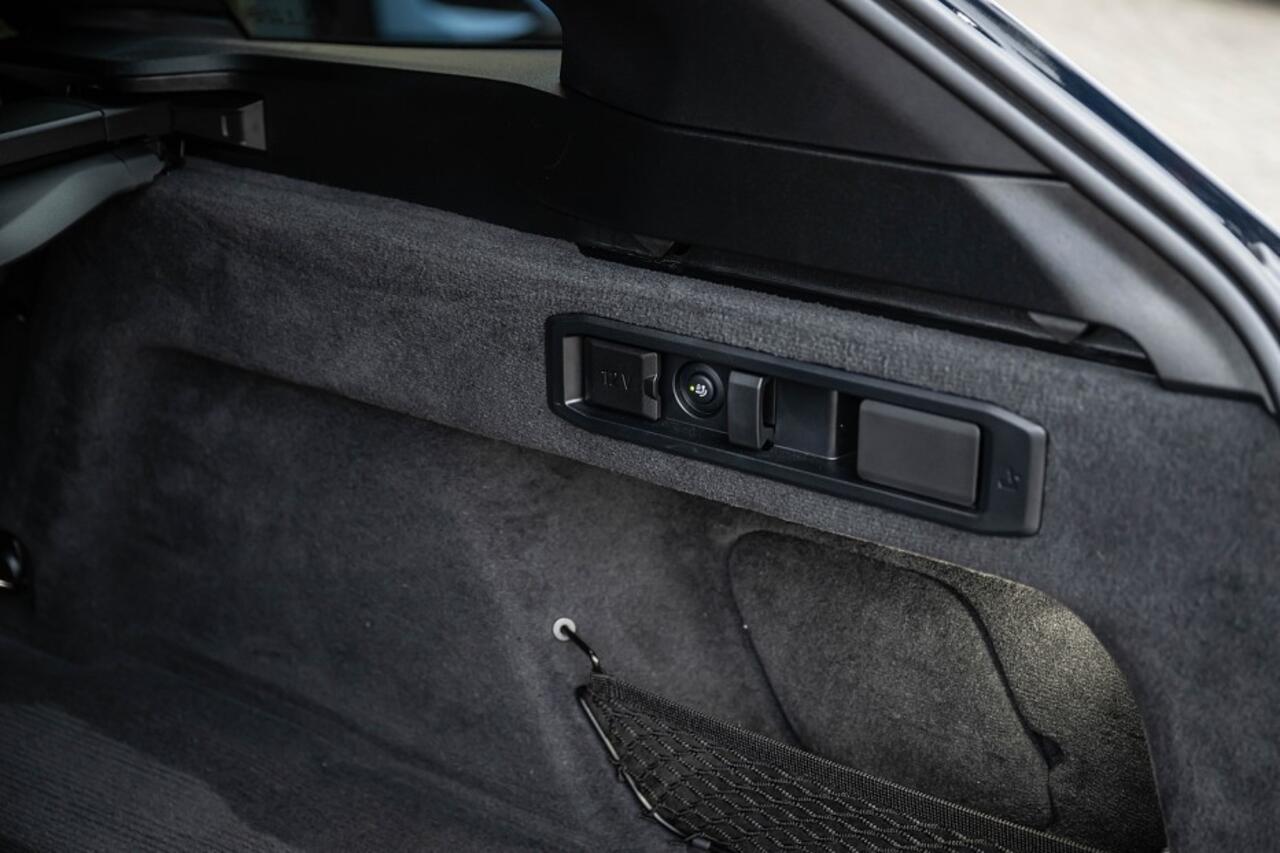 BMW 5-SERIE 530e M Sport | Shadow | Camera | Elek. Trekhaak | Driving Ass. Plus | 19 Inch |