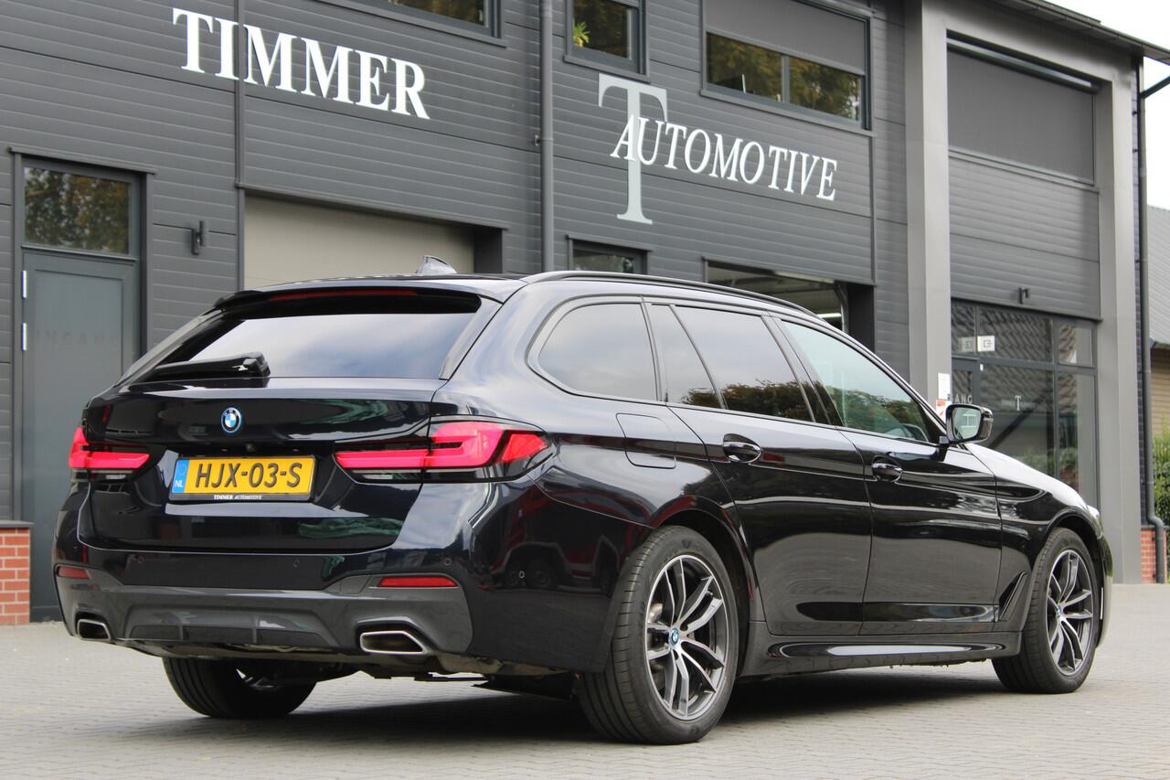 BMW 5-SERIE Touring 530e x-Drive High Executive M-Sport - Dealer onderhouden Laser light - Panoramadak - Trekhaak - Apple Carpay - Head-up display