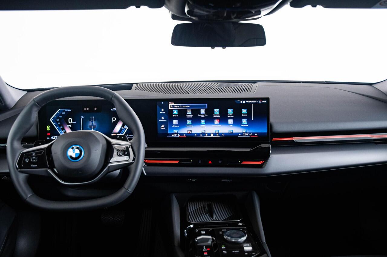 BMW 5-SERIE 530e Trekhaak - Comfortstoelen - Elektrisch verwarmde voorstoelen - Driving Assistant Professional - Head up - Parking Assistant Plus - Active Guard - Akoestische voetgangersbescherming - Comfort Access -