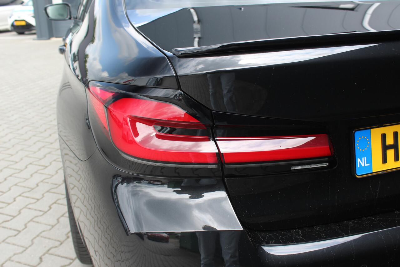 BMW 5-SERIE 545e xDrive Business Edition Plus | Incl. 12 maanden garantie | Harman/Kardon | Dodehoek detectie | F1 Flippers | Cruise control | Apple carplay/Android auto | Stoelverwarming | Lichtmetalen velgen 20"