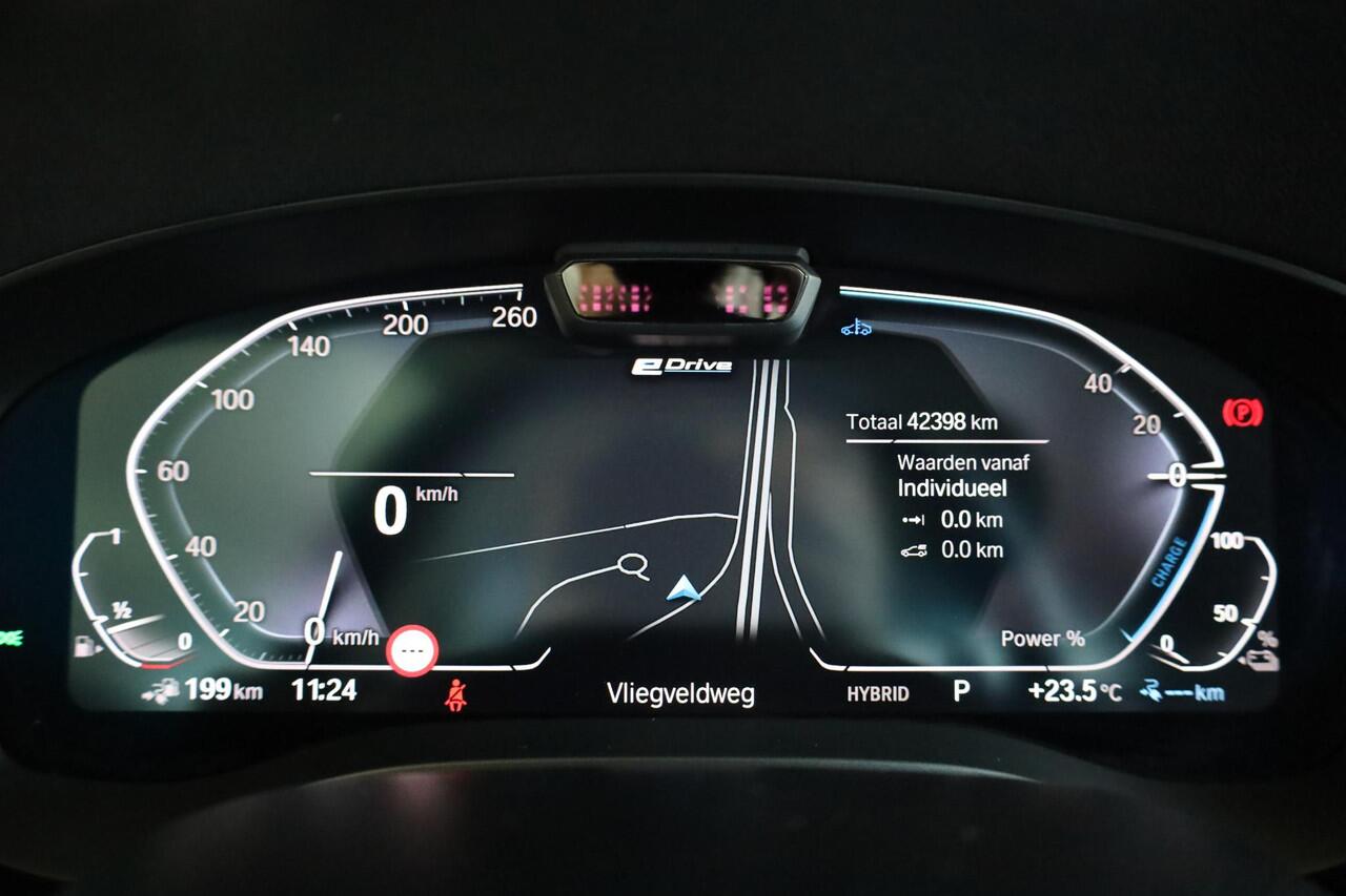 BMW 5-SERIE 530e xDrive High Executive | Head-up Display | Achterasbesturing | Driving Assistant Professional | Comfortstoel(en)
