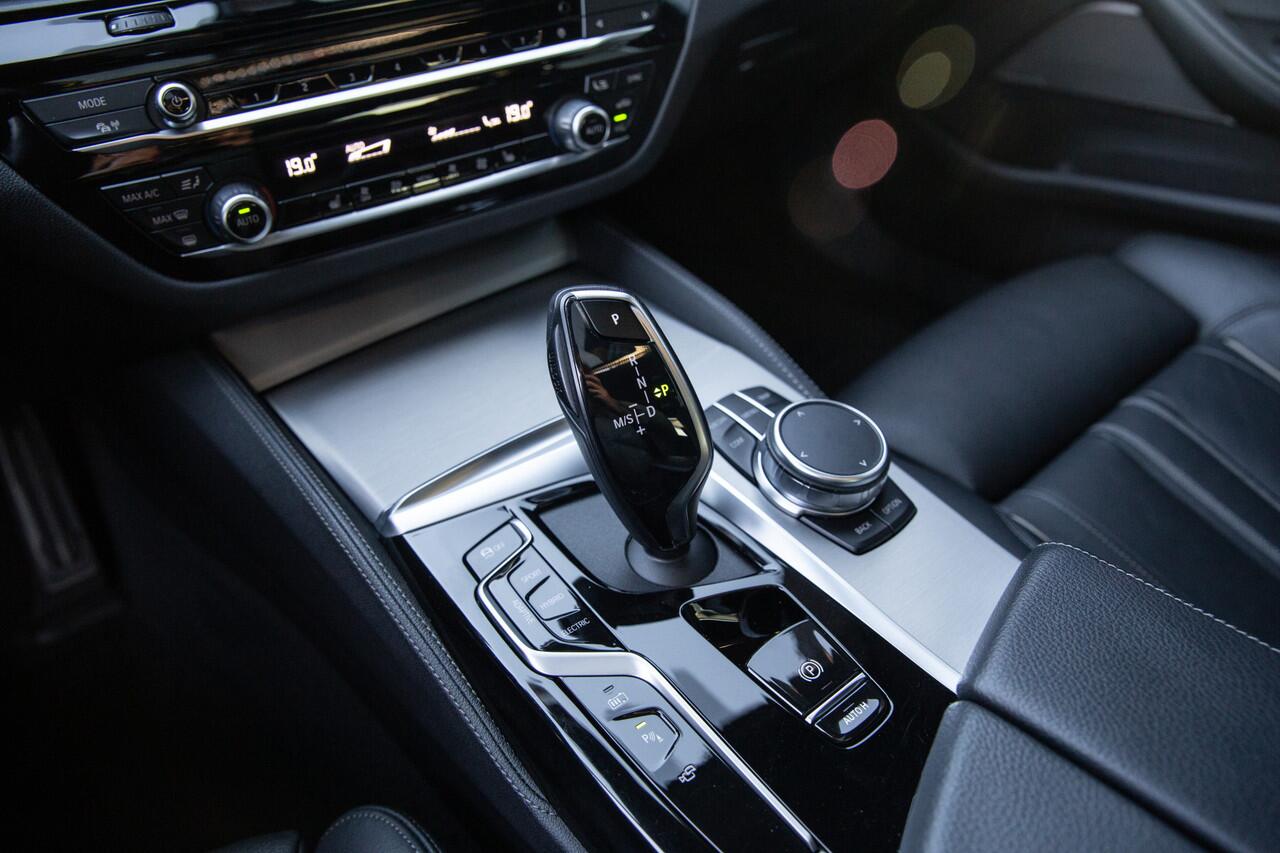 BMW 5-SERIE 530e Business Edition M-sport , Panoramadak, Harman/Kardon, Keyless entry,