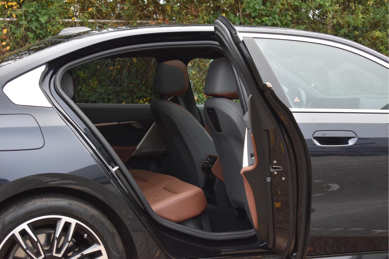 BMW 5-SERIE 520i M-Sport Comfort pack 208 pk | Vol | Pano.dak | HUD | Harman/Kardon | Keyless | Memory stoelen | 360 gr.camera | Stoelverkoeling